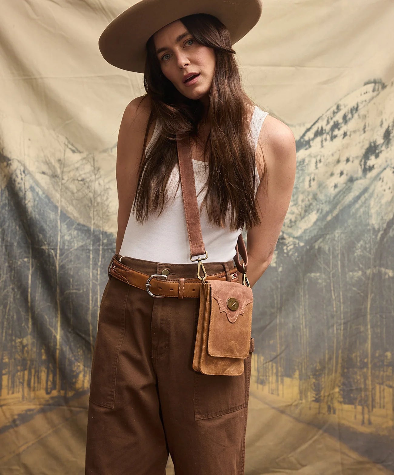 Slow Road Cross Body Phone Satchel - Spicy Cowboy