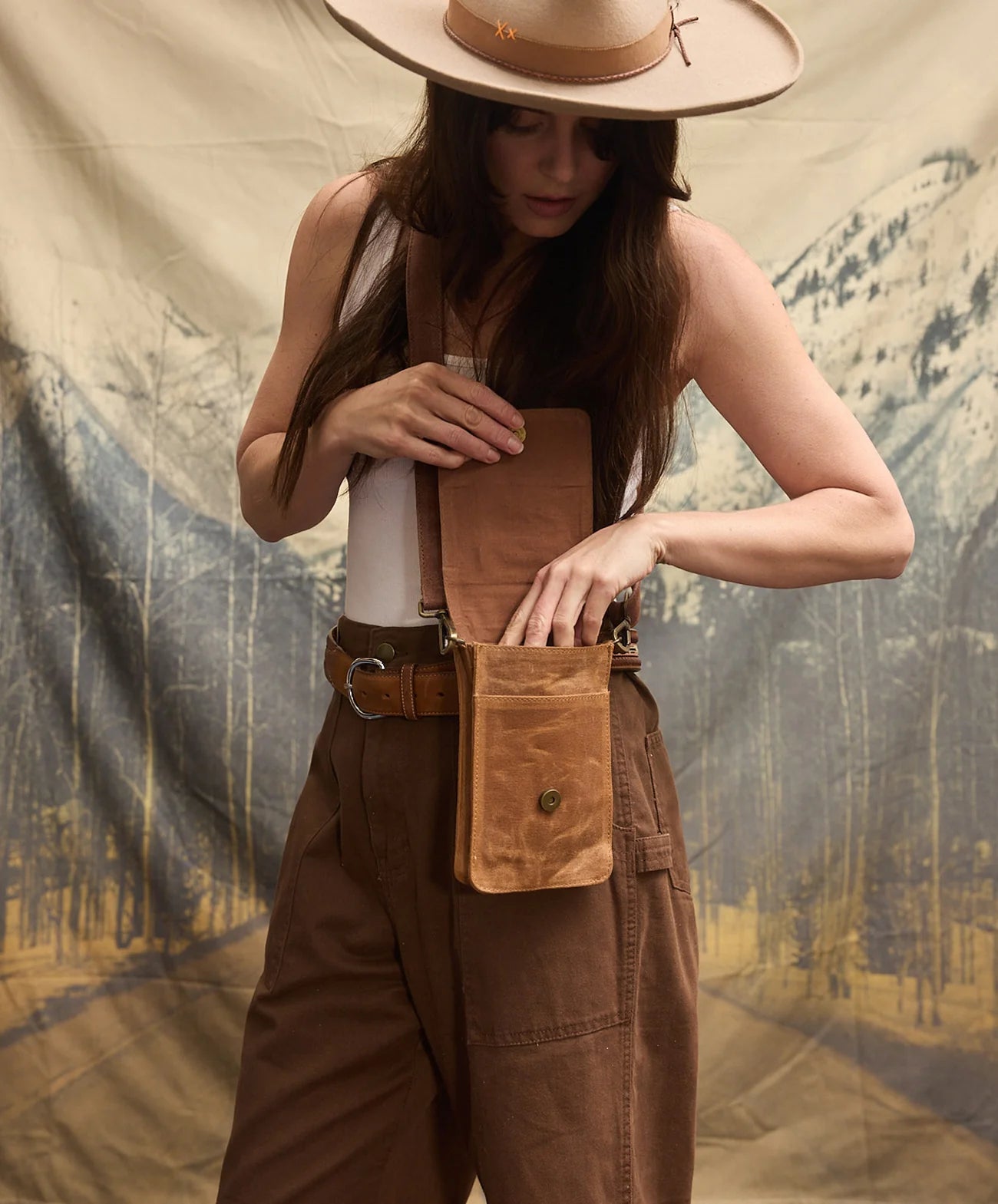 Slow Road Cross Body Phone Satchel - Spicy Cowboy