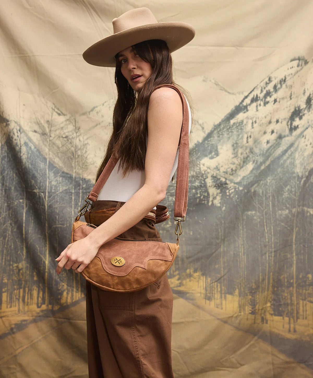 Slow Road Shoulder Bag - Spicy Cowboy