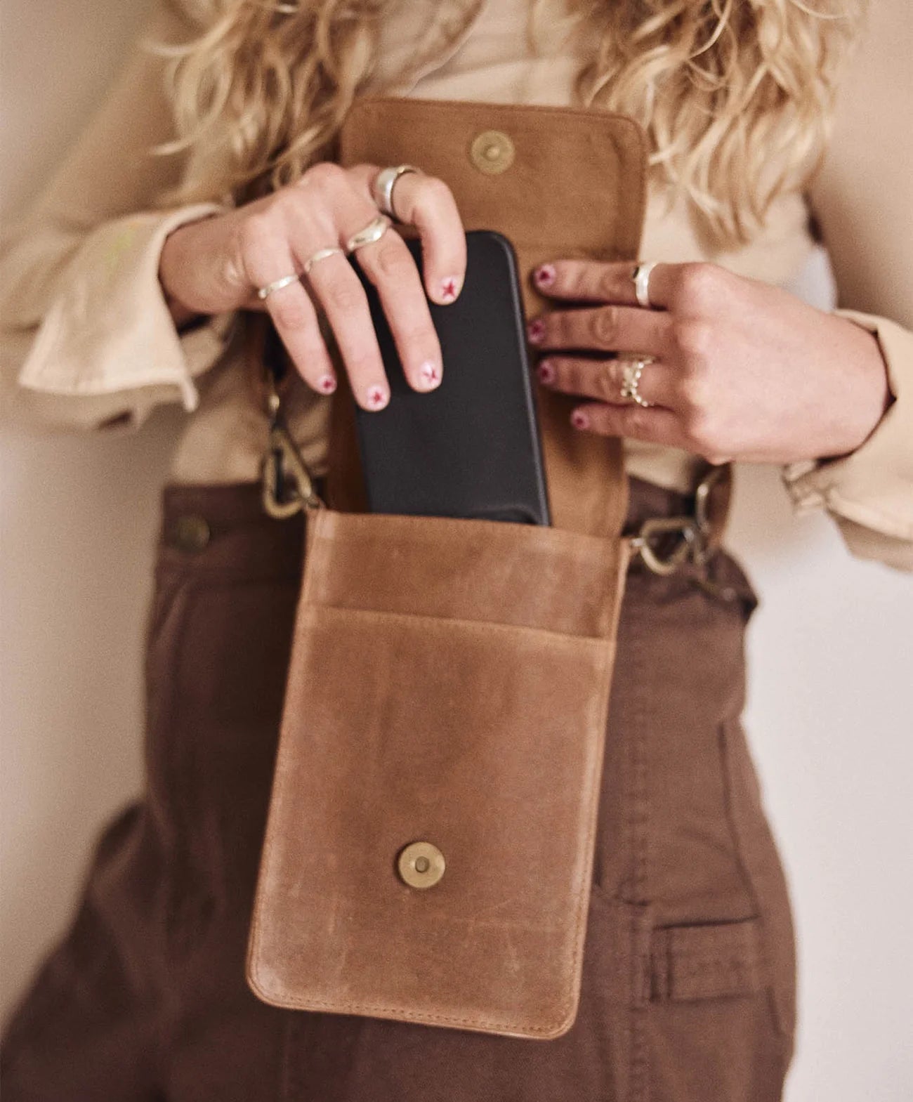 Slow Road Cross Body Phone Satchel - Spicy Cowboy