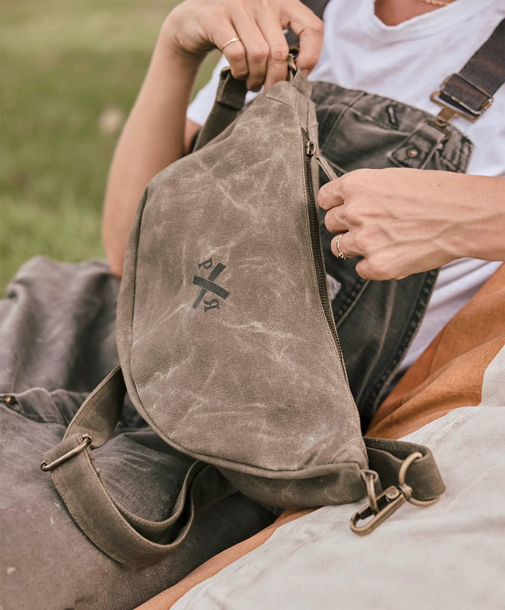 Slow Road Shoulder Bag - Dark Olive