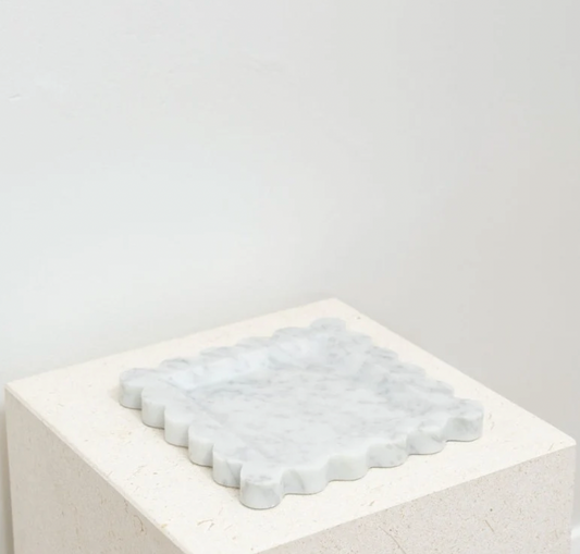 Iris Scalloped Marble Tray - Carrara White