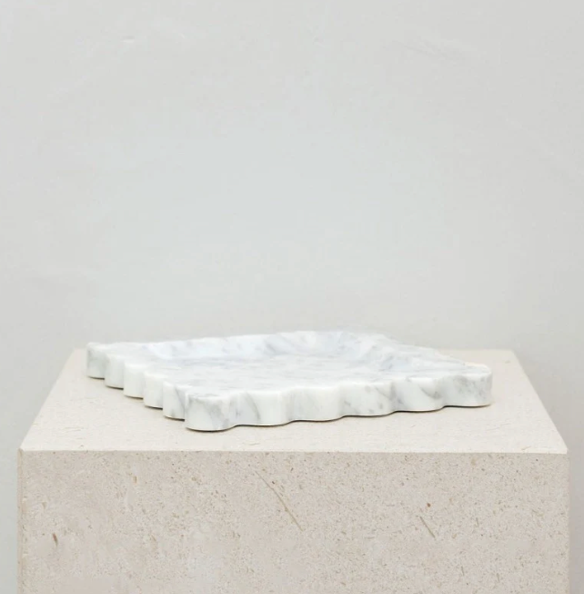 Iris Scalloped Marble Tray - Carrara White