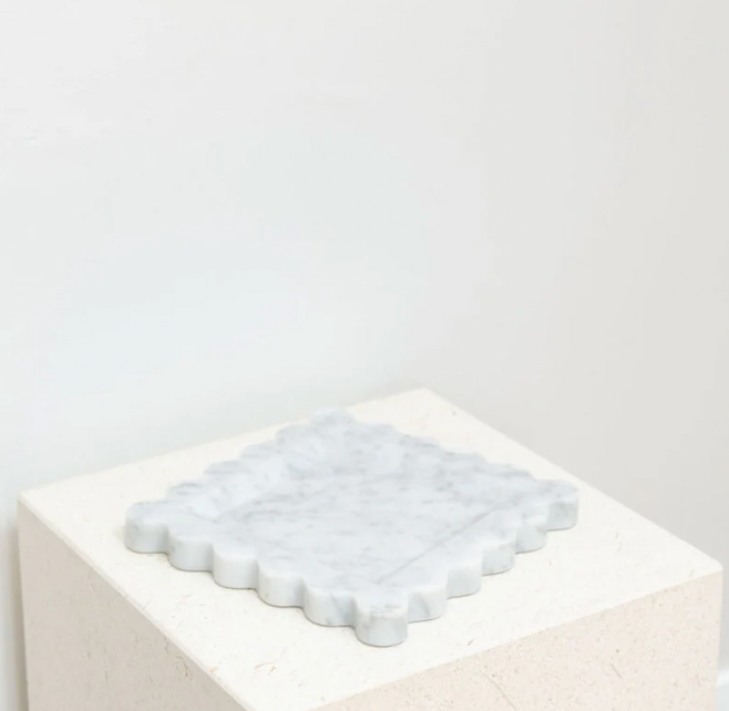 Iris Scalloped Marble Tray - Carrara White