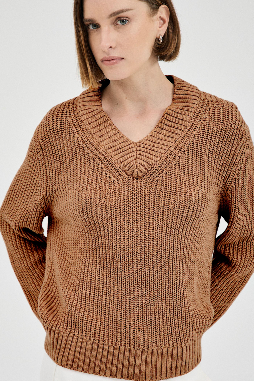The Cotton-Cashmere V Neck Knit - Camel