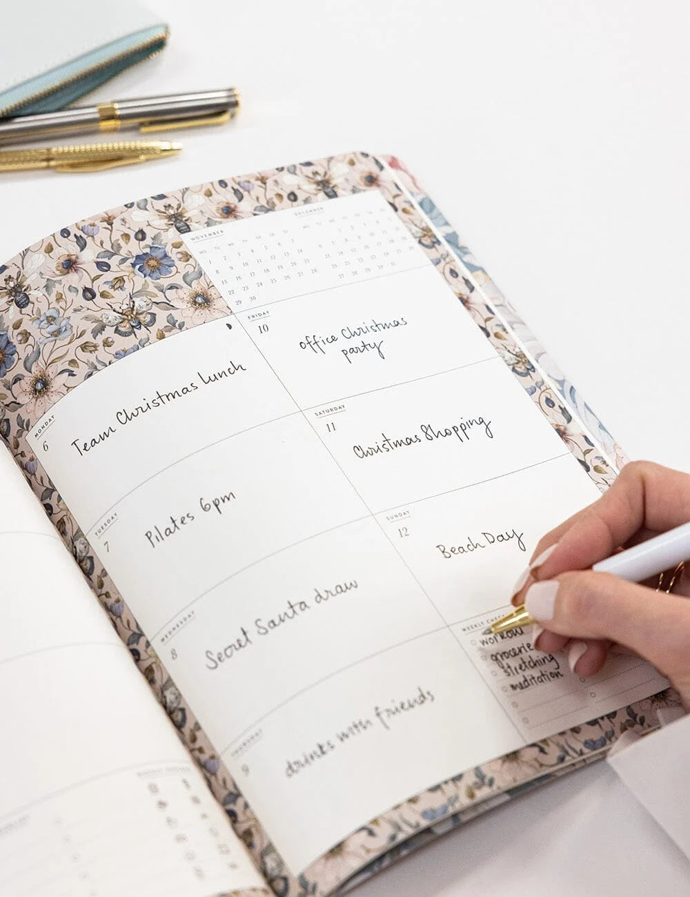 2027 Weekly Calendar Notebook